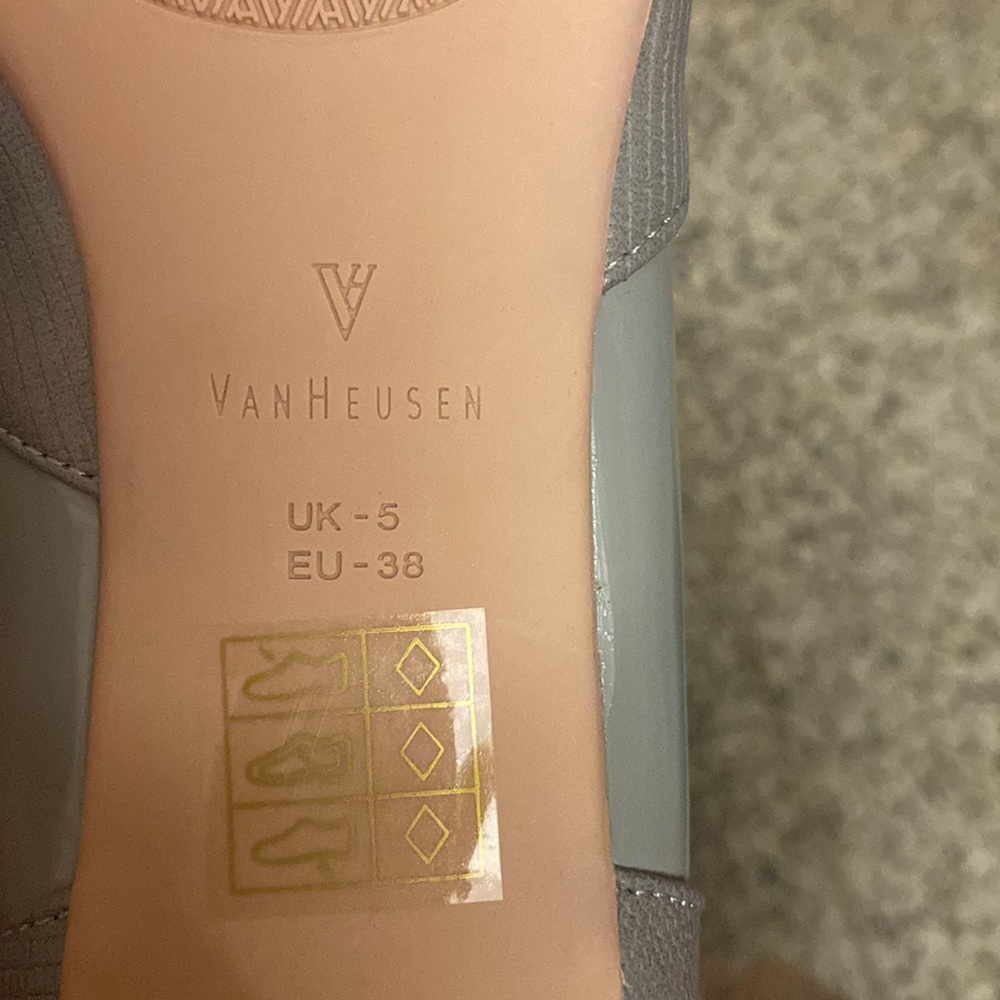 Not worn. As good as new. Don’t like heels. - Picture 8 of 8